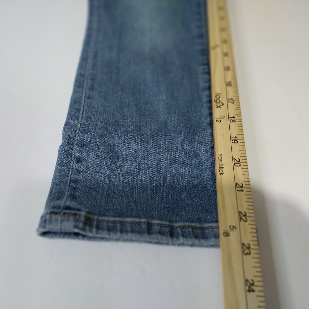 Judy Blue Medium Wash Straight Leg Capri - Picture 8 of 12